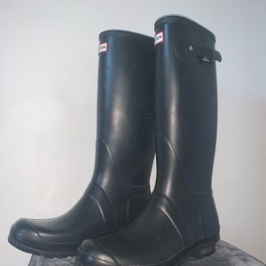 Black hunter rain boots